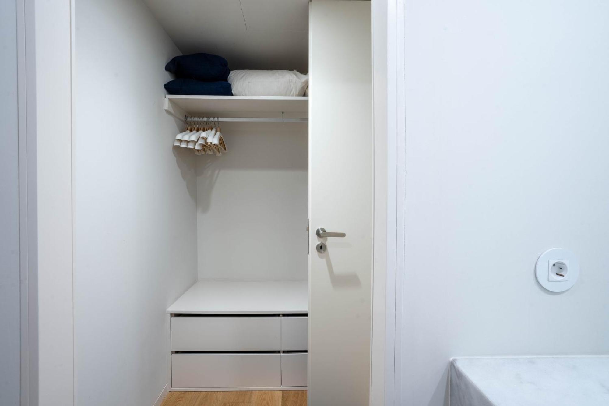 Apartamento Primrose 1br Delight W Parking By Lovelystay Porto